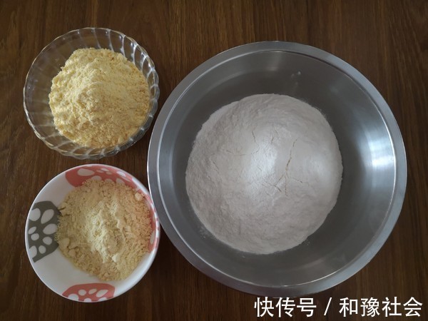 玉米面|玉米面浑身是宝,教你一个懒人做法,5分钟搞定,营养美味好吃