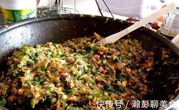 嫂子|拌饺子馅时,先放盐还是油真是一步错步步错,导致不入味腥味重