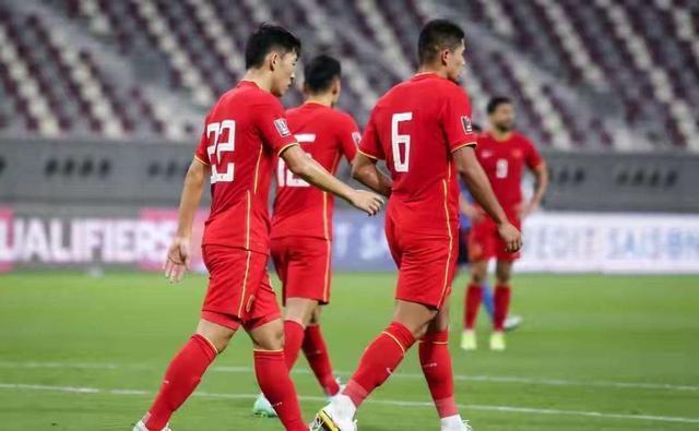 中国队|晚上10点!越南媒体做出争议报道:中国男足遭质疑,球迷吐槽声一片