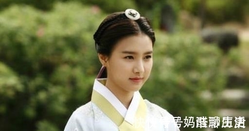 对联|富家女出上联,落魄书生搜肠刮肚对出下联,少女大喜:跟我回家吧