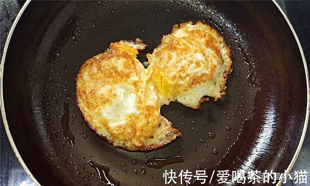 教你好吃的懒人煎蛋焖面,10分钟搞定,一个星期吃几天都不腻