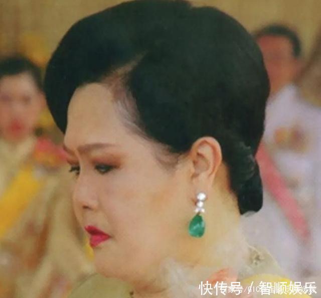 泰国皇后终于熬出头，戴上奢华首饰风光加冕，显本国首饰文化特色