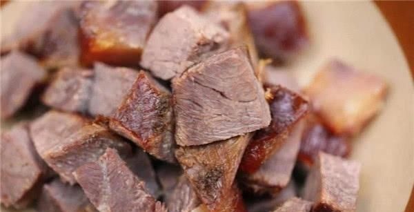 为什么吃西餐牛排，吃一块就能饱，吃中国火锅，两盘肉都不够吃