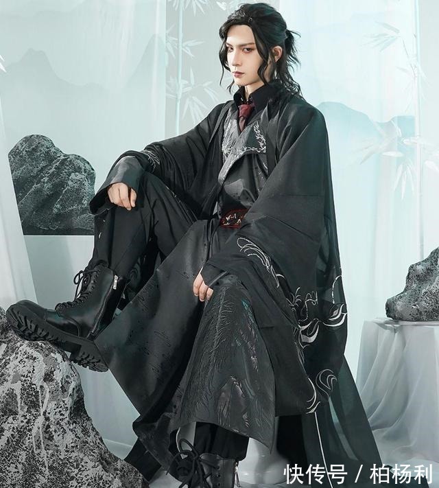 天官|心动!《渣反》冰妹cos服太拉风了,《天官赐福》周边白菜价