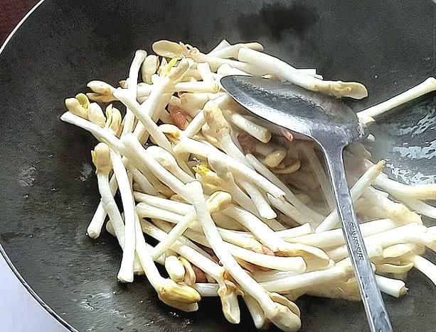 9成人不知它“补血”,晚餐吃一盘,气血足,显年轻,补水又洗肠