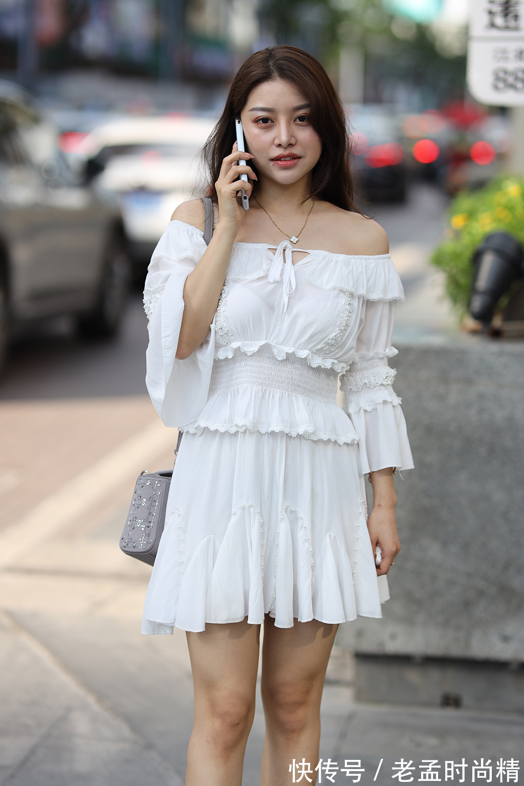 气质|气质女生的白色连衣裙穿搭，优雅个性又显身材，美的时尚有魅力