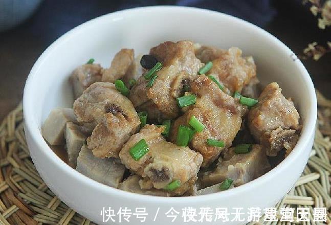 蒸排骨,最忌讳“焯水”!教您正确做法,排骨不腥,嫩滑多汁