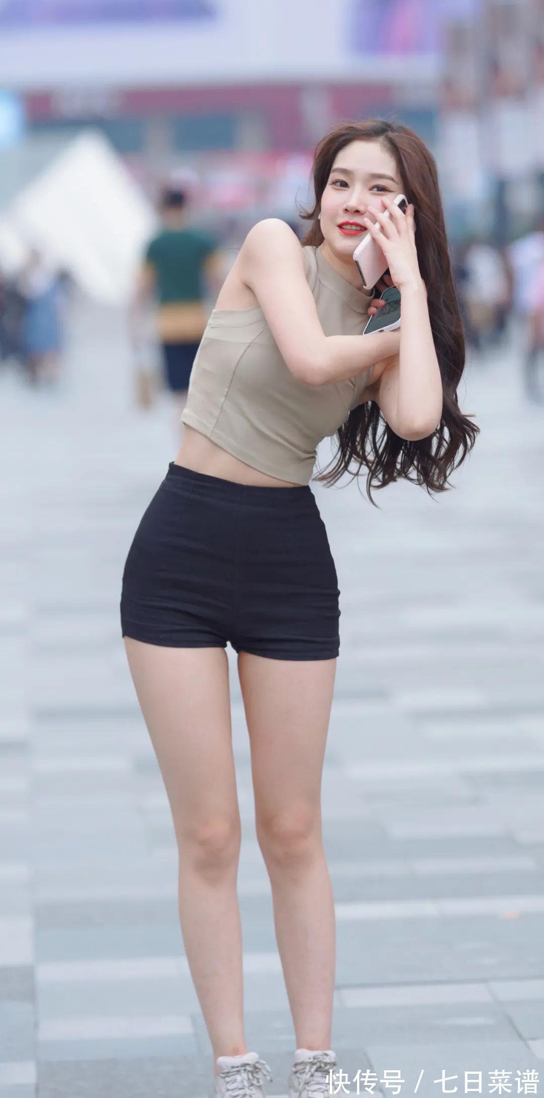 清新|清凉舒适的搭配，针织衫配牛仔短裤，清新素雅又美丽大方