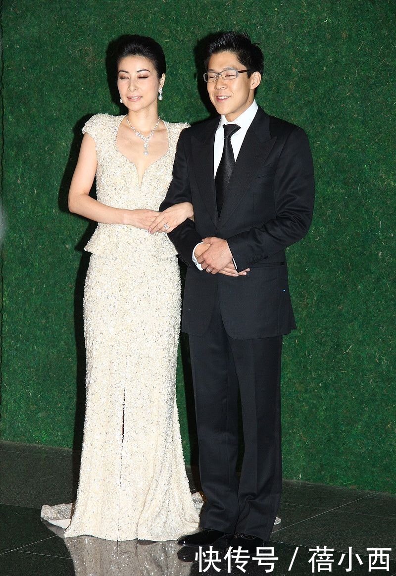 一身|我被郭晶晶的“豪门气质”迷住了,一身高调打扮,比平常高贵多了