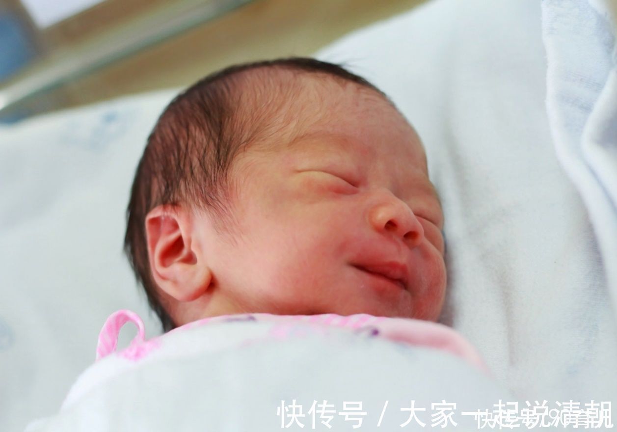 医生|最美新生儿出生,医生护士惊呆:上辈子做了什么好事得来的颜值