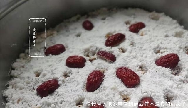 两勺糯米粉一把大红枣，做出夹心枣泥糕，香甜软糯，比面包还好吃