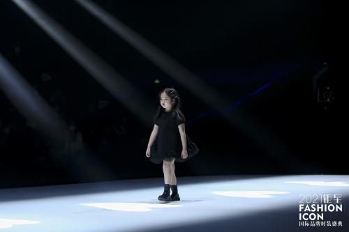 美丽心灵|钜星国际盛典首秀小超模赵泽竹 演绎Fendi童年