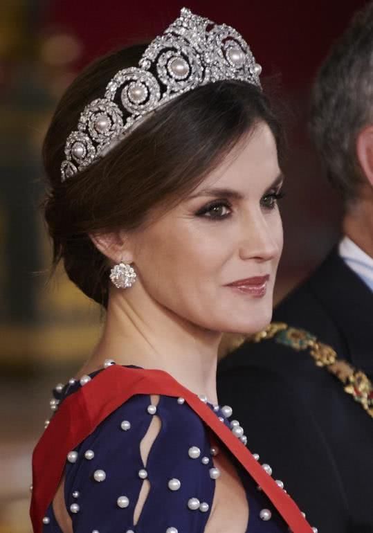 看到英国王室的首饰,再看到西班牙王室的首饰,差距大到不敢相信