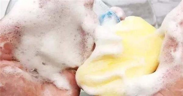 床单沾上血渍不用愁,教你简单方法,新旧血渍都能洗得干干净净