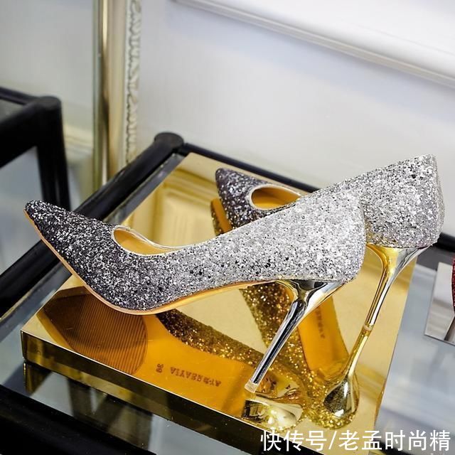 女神|尖头细跟高跟鞋，是时尚界不变的主题，让你秒变女神