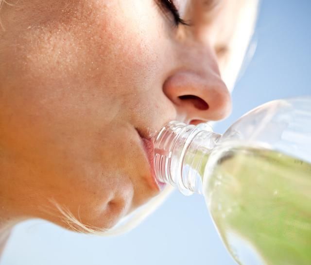 湿气|中伏后,谨记饭后“3不宜”,睡前“3不要”,防湿气少生病