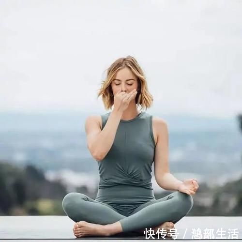 营养均衡|顽固性脂肪如何减去？合理饮食加瑜伽运动，平坦小腹，塑形美体