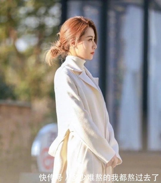 马尾|根据脸型选择发型,高丸子头利落显精神,这一款发型很是优雅温柔