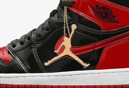 附带金人吊牌！今年的“黑红 AJ1”何时发售？有更多消息了！