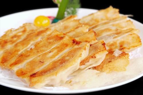 锅贴|做锅贴，用淀粉水还是面粉水？分享正确做法，金黄酥脆，太香了
