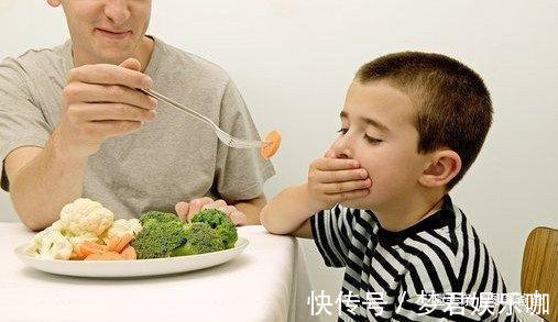 食物|小孩容易“积食”怎么办?尽量少吃2种食物,建议宝妈们收藏