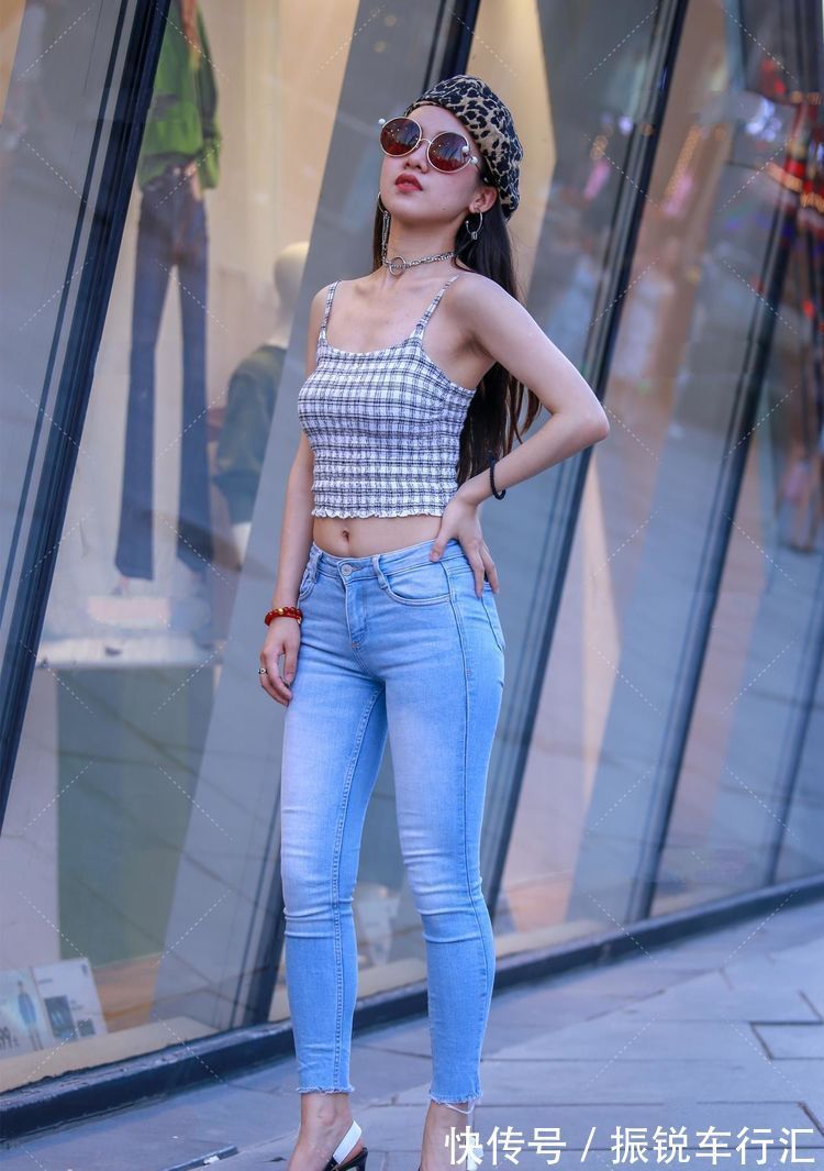 穿搭 搭配白蓝色牛仔裤,俏皮可爱的摩登少女穿搭