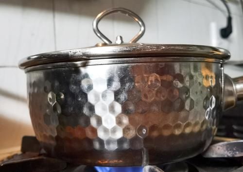 只需4个小技巧，教你做出鱼身完整，汤质雪白的营养鱼汤