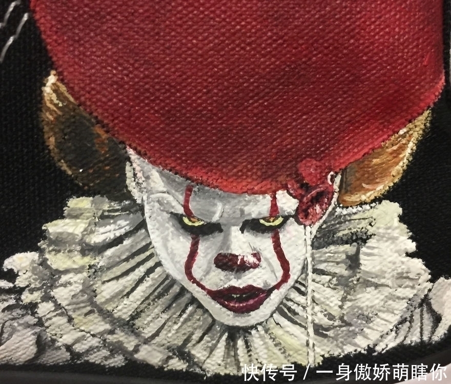 恐怖片|9岁女孩的生日礼物,艺术家为她绘制“恐怖帆布鞋”,你敢穿吗?