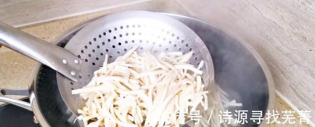 上饭店经常点的这道菜，简单易做，上桌就抢光，全家都喜欢！