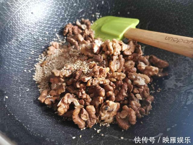 每天拿它当零食吃，健脑益智缓解疲劳，还能乌发润肤，9成人不懂