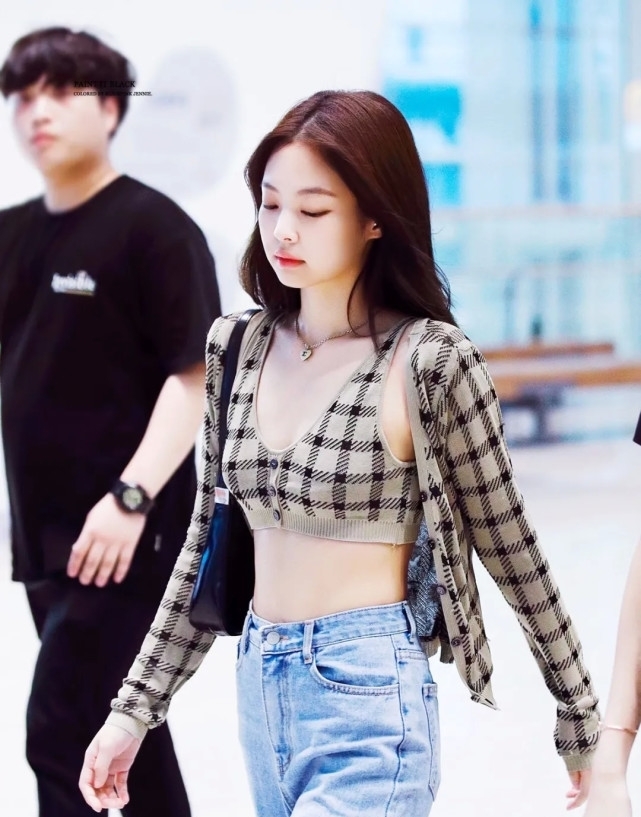 针织开衫过时？这三款简直不要太时髦