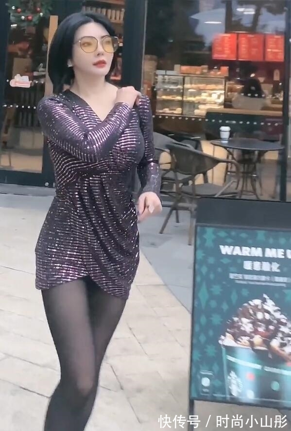 高级感|独具风味的泛光短裙,给女人的形象增加了高级感