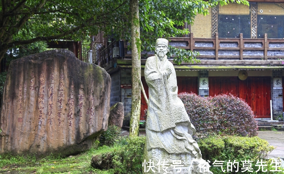 七律|陆游初秋时登亭远眺,创作了一首七律,沉郁悲壮,又跌宕起伏