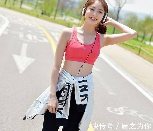 打底裤裤 打底裤美女那时髦的打扮,将线条展示的更为完美,塑造柔美的自己