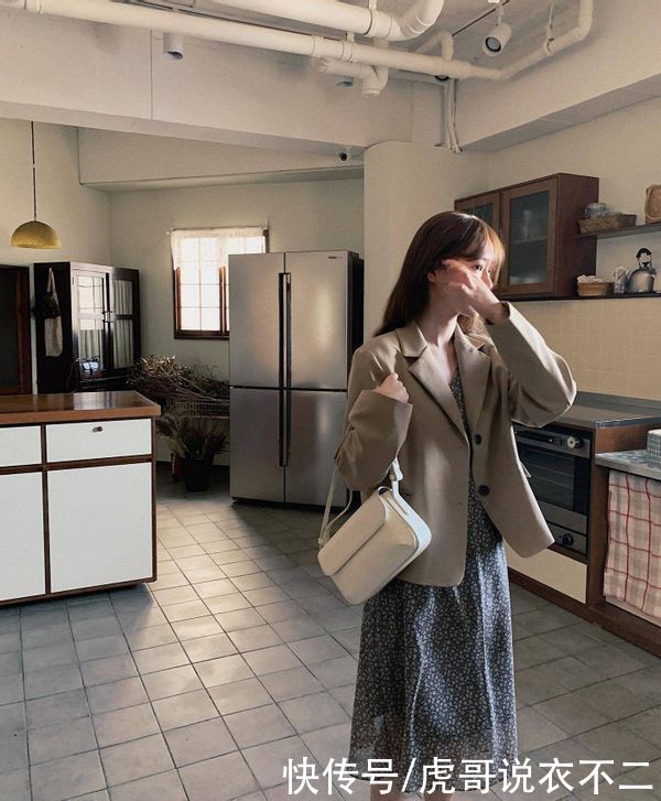 清冷简约的ins风春装值得拥有，舒适又清爽，让人一眼就爱上