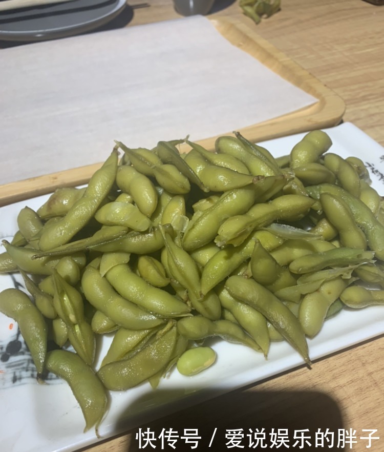 可以边听歌看电影的烧烤店