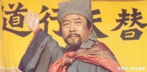 胡歌&水浒传“武松”“宋江”20年后重逢,手里大刀变保温杯,岁月不饶人