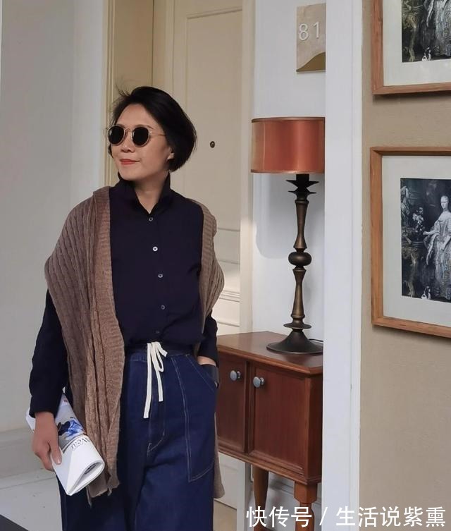 纯色 入秋了,60多岁女人该怎么穿“棉麻裤配平底鞋”,时髦显气质!