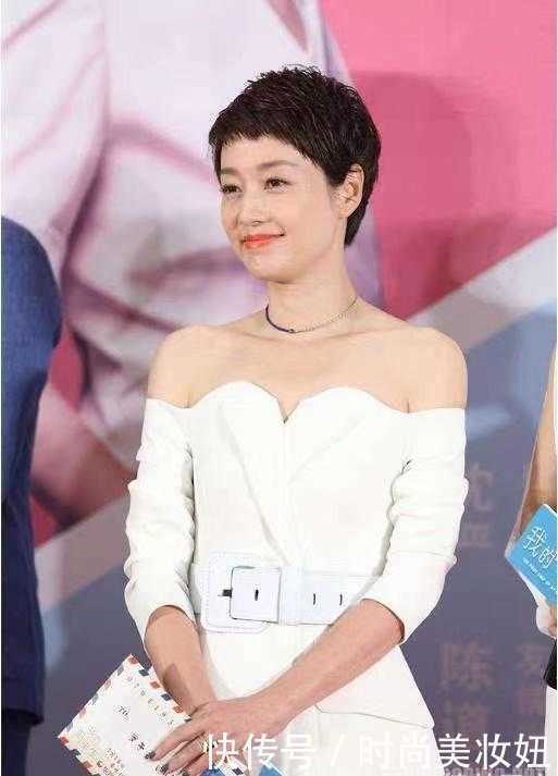 榜样|马伊琍离婚后活出自我，穿白色连衣裙高级优雅，中年女性的榜样