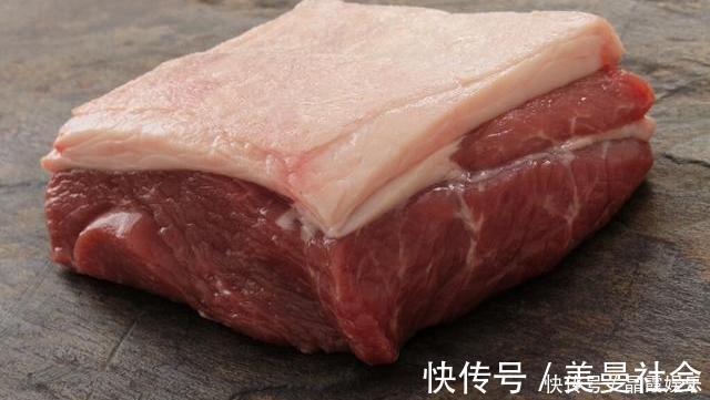 羊肉用清水是洗不干净的，学会多放2样，血污跑出来，吃着更放心