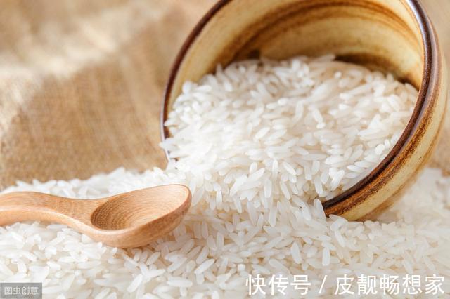 米饭|蒸米饭有人放醋有人放盐?都不对,教你一招,粒粒分明,还不粘锅