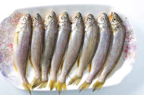 冬天，这鱼比带鱼好吃，这样做外酥里嫩不腥气，孩子爱吃不挑剔