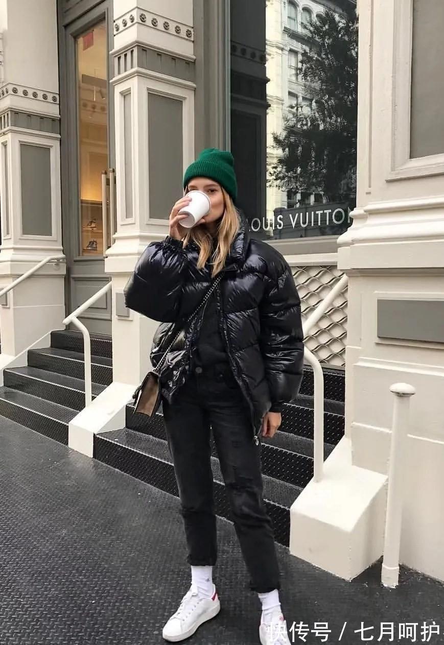 减龄 适合中年女人的“黑羽绒服”穿搭,不老气、不显胖,体面又减龄