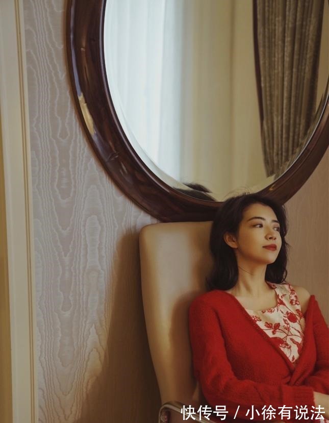 碎花裙 伞裙已经过时了,今夏流行三木穿得“碎花裙”,青春时尚还减龄