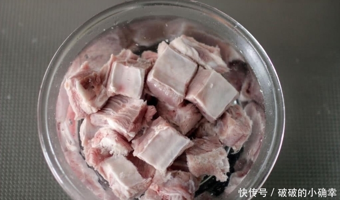 蒸排骨,不要着急上锅蒸,做好2步,排骨蒸好鲜嫩入味,不柴不腥