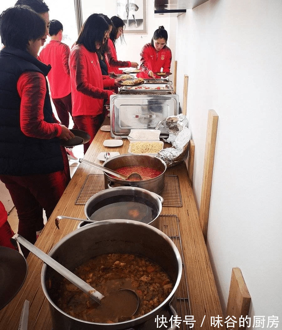 海参|女足勇夺冠军，饮食很自律，男足越养越肥，没有对比就没有伤害