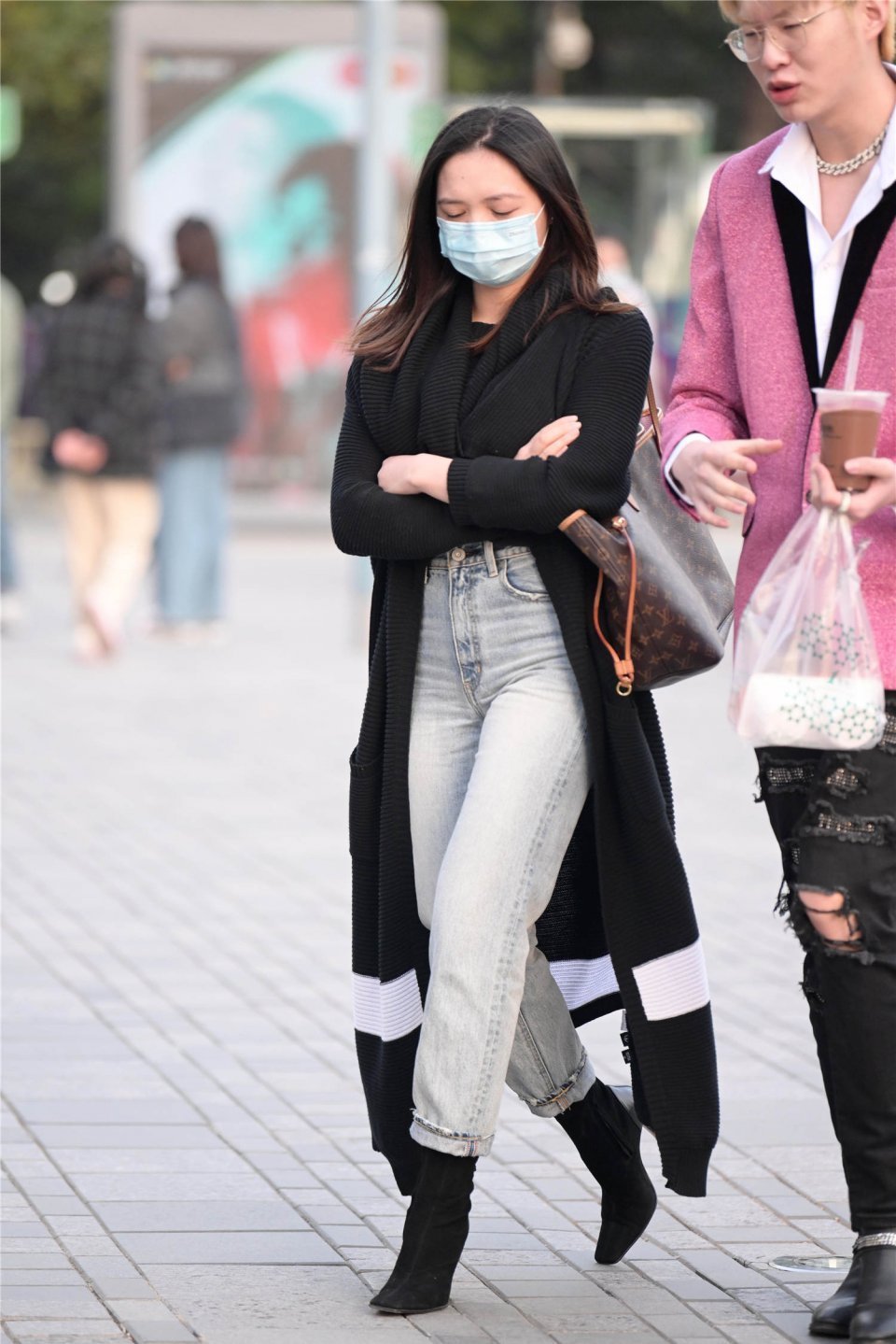 ¹ä½Ö|½ÖÅÄ£ºÊ±ÉеÄÉú»î£¬ÔÚÓÚÔõô´îÅ䣬³õ¶¬¹ä½Ö´©×ŶÌÑ¥¶¼Òª´©×Ÿ߸úµÄ