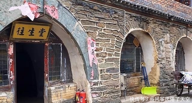 山西有座千年古寺，许多人远道而来，就为在一块大石头上躺一躺