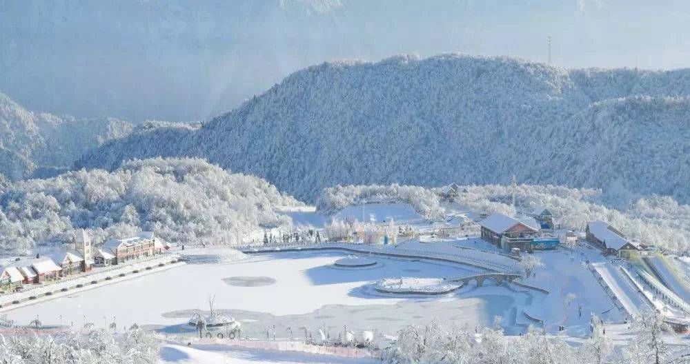 天府花溪谷|西岭雪山1月1日接待量已达上限 建议未购票游客先前往周边景点丨冬游四川上封面