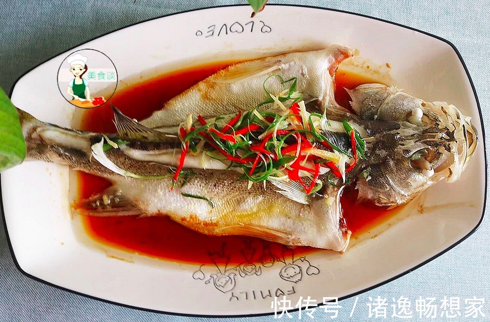 鲈鱼|清蒸鱼时,不能放盐和料酒,大厨教你蒸鱼3技巧,鱼肉鲜嫩不腥气